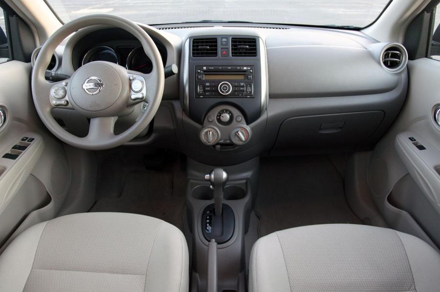  Nissan Versa 2012 года  (фото 28 из 111)